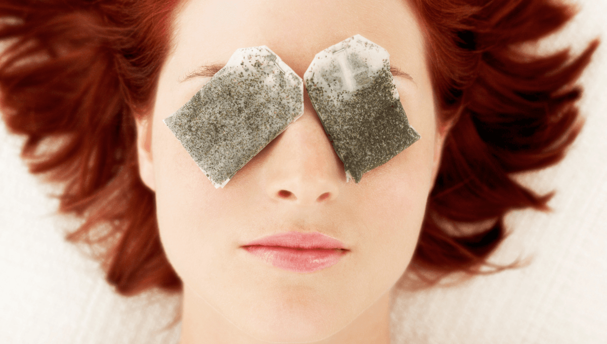 Sobres de manzanilla y otros 4 trucos para eliminar las ojeras