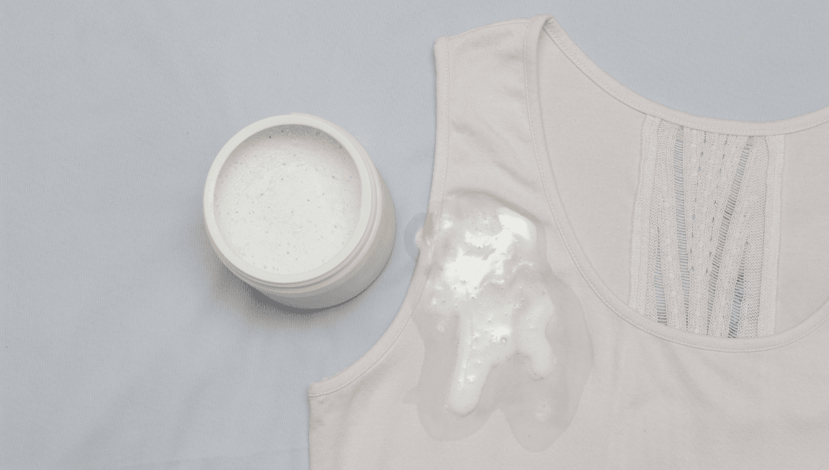 ¿Cómo eliminar las manchas amarillas de las axilas en la ropa?
