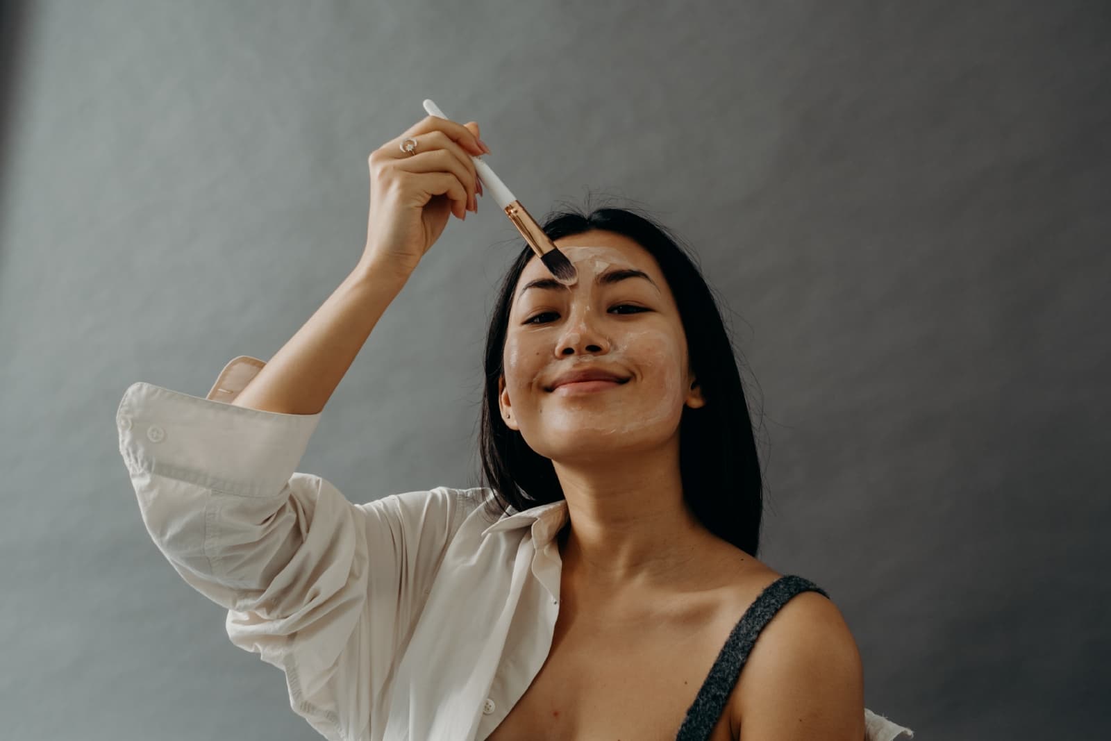 Consigue una piel de porcelana con este tónico de cebolla que rejuvenece la piel