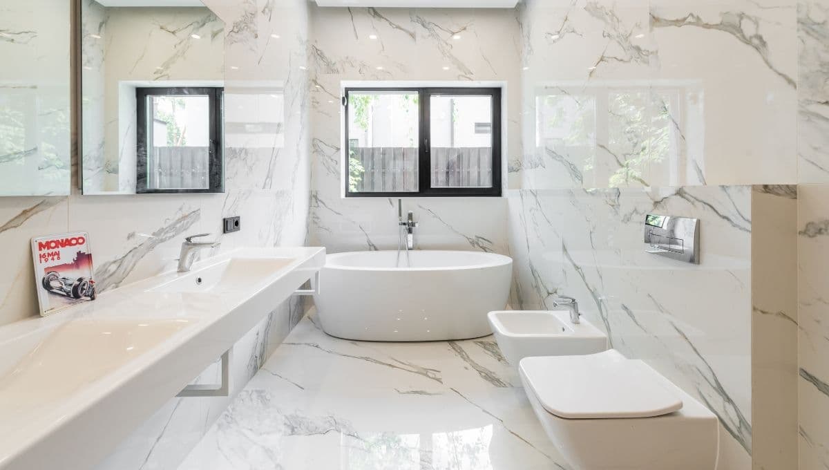 Estilo minimalista: los 4 hábitos que debes implementar en tu baño para tenerlo limpio y bonito