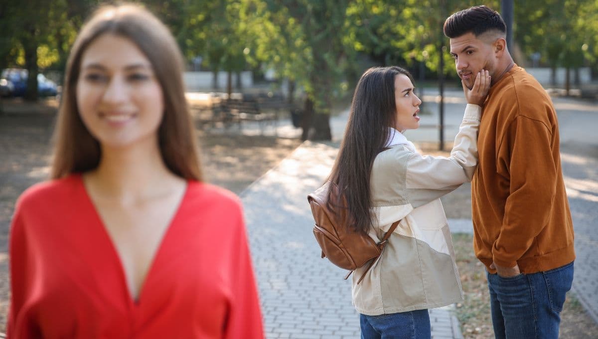 Me gusta otra persona, pero tengo pareja ¿debería decirle?